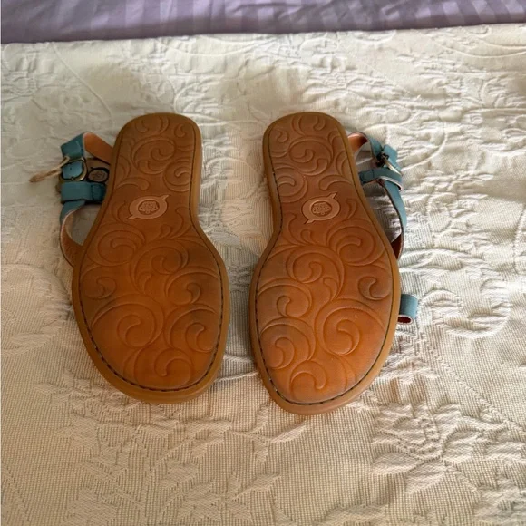 Born women’s sandals NWT - Picture 3 of 3